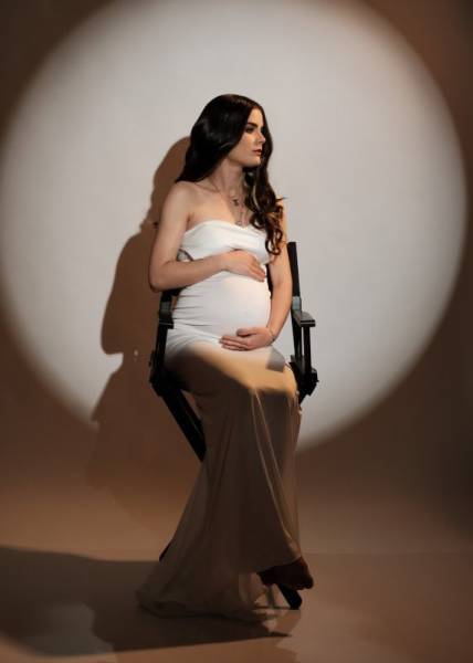 Elegant Maternity Portrait in Studio Lighting