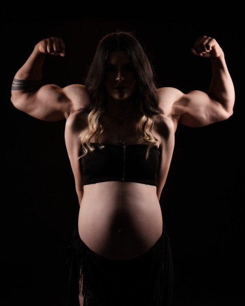 Creative Maternity Portrait with Visual Illusion of Strength