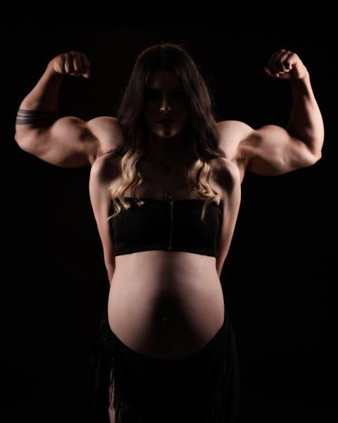 Creative Maternity Portrait with Visual Illusion of Strength