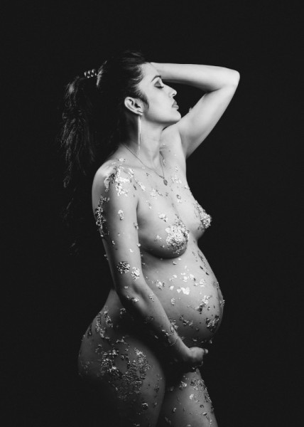 Black and white maternity photo with artistic gold leaf